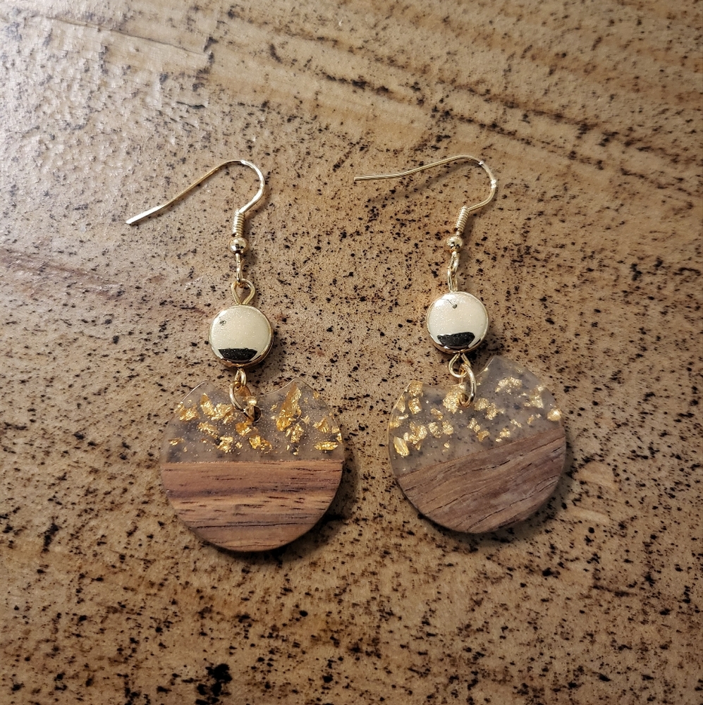 Elegant Gold and Brown Earrings